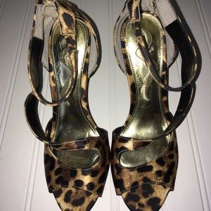 Nina womens size 6 open toe animal print heels